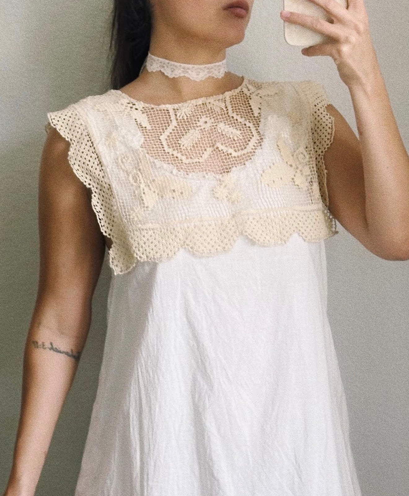 Antique Ivory Lace Collar